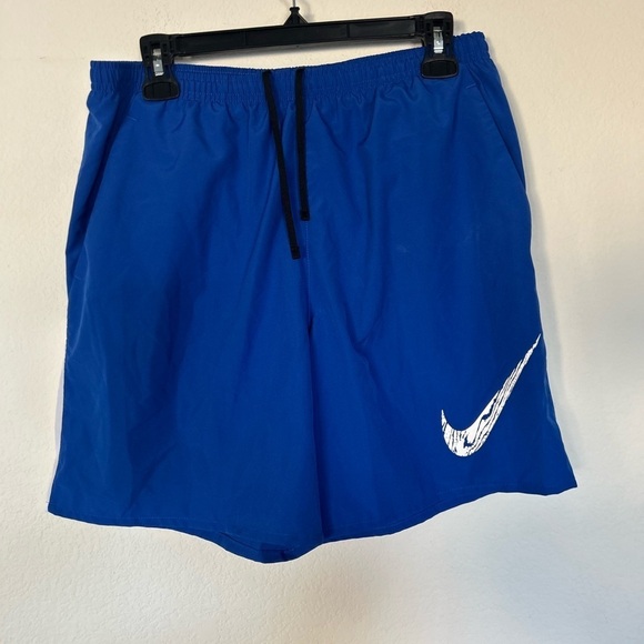 Nike Dri-Fit Large Blue and white Mesh lined Shorts - Picture 2 of 8